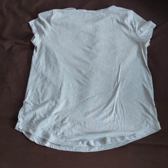 Aeropostale lightweight t-shirt w/ floral design - Picture 2 of 5